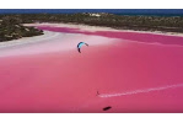Hồ nước màu hồng như tranh vẽ ở Australia